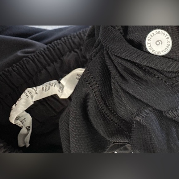 🌟Like New🌟 Lululemon: Hotty Hot Short II *Long 4" - Picture 9 of 12